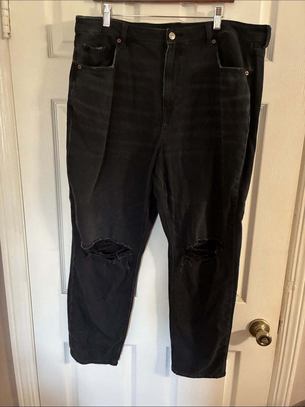 American Eagle 
Black Distressed Jeans